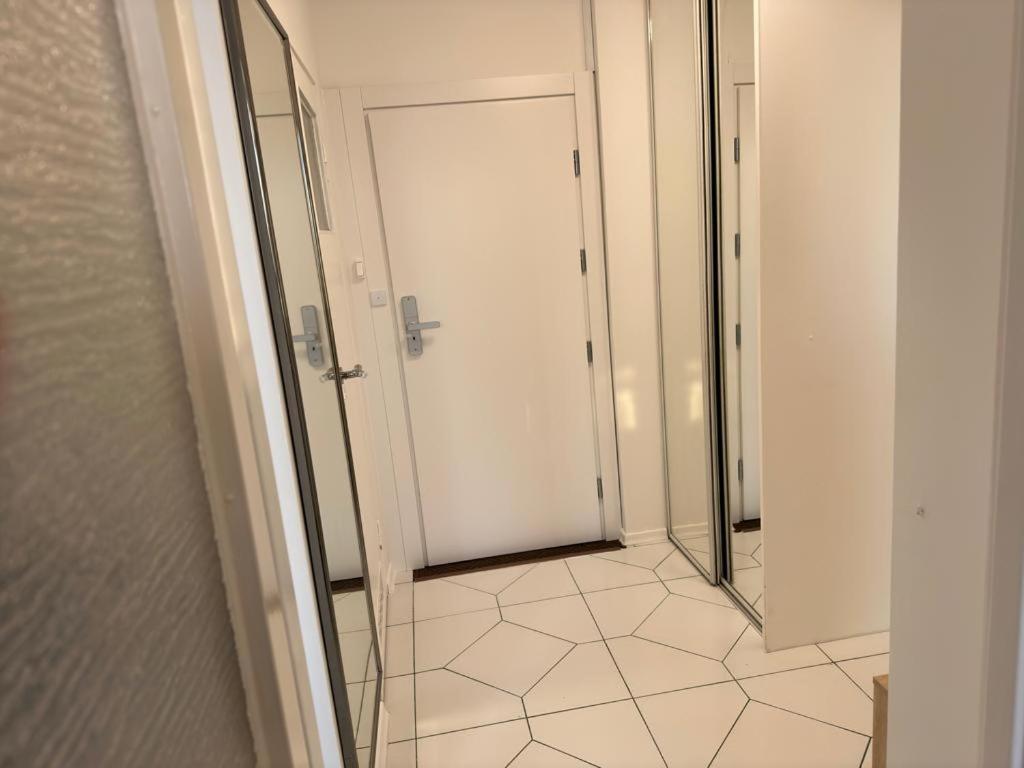 Apartament Bazylianska - 100M Do Metra "Brodno", 20 Minut Do Centrum Warszawy Warsaw Exterior photo